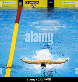 FUKUOKA - 26./07./2023, Nyls Korstanje und Arno Kamminga (oben) in Aktion auf dem 4x100 Meter-Relais (gemischt) während des vierten Tages der Schwimmweltmeisterschaften in Japan. ANP KOEN VAN WEEL niederlande raus - belgien raus Stockfoto