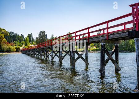 Fernwood Dock befindet sich auf der nordöstlichen Seite von Salt Spring Island, British Columbia, Kanada. Er erstreckt sich über 400 Meter bis zum Swanson Channel. Stockfoto