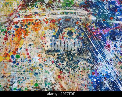 Abstrakter Hintergrund. Fragment von Bildmaterial. Pinselstriche von Farbe. Moderne Kunst. Zeitgenössische Kunst. Farbenfrohe Textur. Dickflüssige Lackoberfläche. Platz für Tex Stockfoto