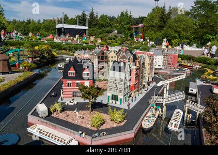 Modell realer Gebäude aus Lego-Stücken, Legoland-Vergnügungspark, Günzburg, Deutschland, Europa Stockfoto