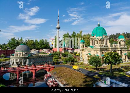 Modell realer Gebäude aus Lego-Stücken, Legoland-Vergnügungspark, Günzburg, Deutschland, Europa Stockfoto