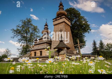 Orthodoxe Kirche Santa Paraskewa, Kwiaton. 17. Jahrhundert. Weltkulturerbe, komplett aus Holz erbaut, Woiwodschaft Little Poland, Karpaten, Polan Stockfoto