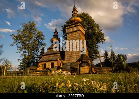 Orthodoxe Kirche Santa Paraskewa, Kwiaton. 17. Jahrhundert. Weltkulturerbe, komplett aus Holz erbaut, Woiwodschaft Little Poland, Karpaten, Polan Stockfoto