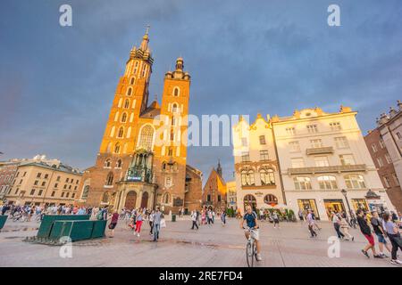 Basilika Santa Maria - Kirche der Himmelfahrt der Heiligen Jungfrau Maria - im gotischen Stil, Krakau, Polen, Osteuropa Stockfoto