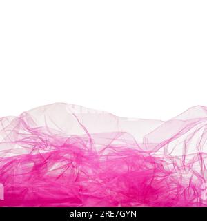 Wunderschönes pinkfarbenes Tulle auf weißem Hintergrund. Platz für Text Stockfoto