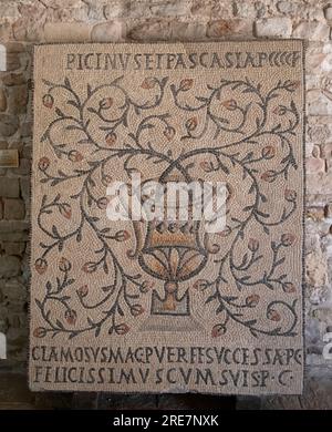 4. C AD Bodenmosaik, Euphrasische Basilika (Eufrazijeva bazilika) oder römisch-katholische Kathedrale, Himmelfahrt, Porec, Kroatien Stockfoto