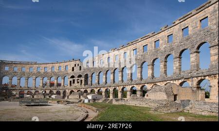 Römisches Amphitheater oder Arena Pula (Pulska Arena; Italienisch: Arena di Pola, erbaut 27 v. Chr. - 68 n. Chr., nur noch römisches Amphitheater mit 4 Seiten Stockfoto