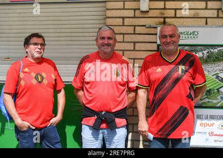 La Louviere, Belgien. 24. Juli 2023. Belgische Fans, die bei einem Fußballspiel zwischen den Nationalfrauen unter 19 österreichischer und belgischer Mannschaften beim UEFA-Finale für Frauen unter 19 Jahren am dritten Spieltag in Gruppe A am Dienstag, den 24. Juli 2023 in La Louviere, Belgien, gefilmt wurden. Kredit: Sportpix/Alamy Live News Stockfoto