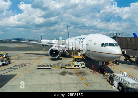 Newark Liberty International Airport, NJ, USA, United Airlines Airplane on Tarmac, Outside Stockfoto