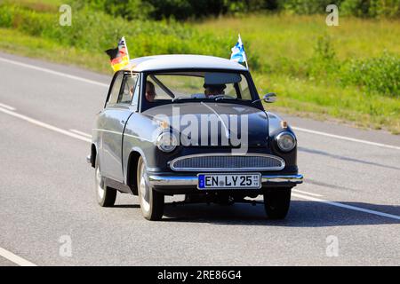 Schwarzer Borgward Lloyd Alexander TS-Kompaktwagen aus Deutschland auf der Borgward Car Club Finland Annual Drive 2023. Salo, Finnland. 22. Juli 2023 Stockfoto