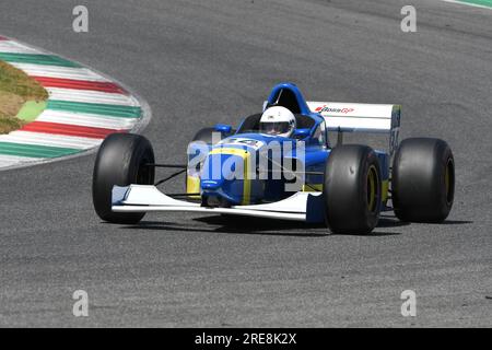 Scarperia, 9. April 2021: Lola T96 Alfa Romeo F3000 Formula Driven by Unknown in Aktion auf dem Mugello Circuit während der BOSS GP Championship Practice. Italien Stockfoto