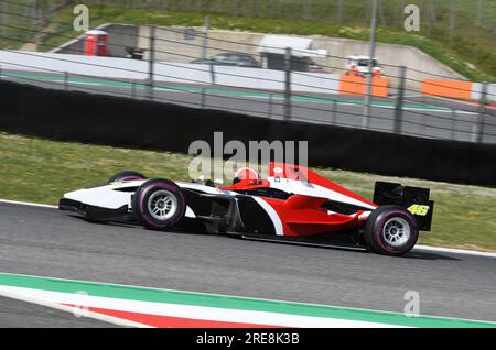 Scarperia, 9. April 2021: Lola T96 Alfa Romeo F3000 Formula Driven by Unknown in Aktion auf dem Mugello Circuit während der BOSS GP Championship Practice. Italien Stockfoto