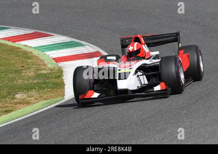 Scarperia, 9. April 2021: Lola T96 Alfa Romeo F3000 Formula Driven by Unknown in Aktion auf dem Mugello Circuit während der BOSS GP Championship Practice. Italien Stockfoto