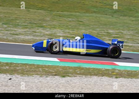 Scarperia, 9. April 2021: Lola T96 Alfa Romeo F3000 Formula Driven by Unknown in Aktion auf dem Mugello Circuit während der BOSS GP Championship Practice. Italien Stockfoto