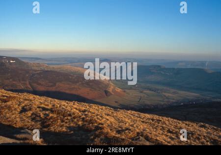 Winterblick auf Edale vom Kinder Scout Derbyshire England Stockfoto