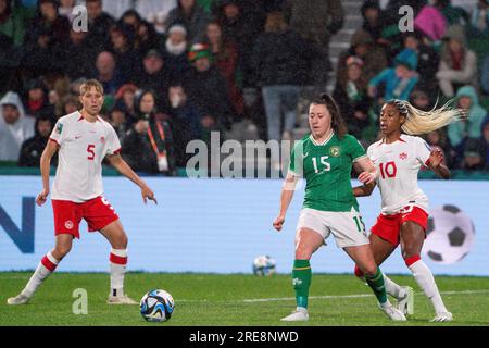 Lucy Quinn aus der Republik Irland und Ashley Lawrence aus Kanada beim FIFA Women's World Cup 2023 Gruppe B im Perth Rectangular Stadium, Westaustralien. Bilddatum: Mittwoch, 26. Juli 2023. Stockfoto