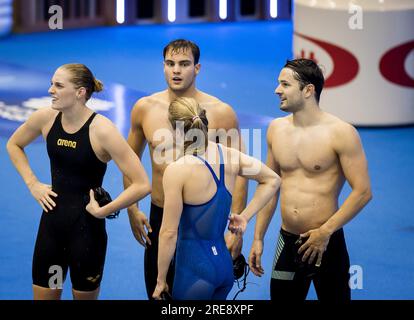 FUKUOKA - Marrit Steenbergen, Nyls Korstanje, Maaike de Waard und Arno Kamminga nach den letzten 4x100 Metern (gemischt) während des vierten Tages der Schwimmweltmeisterschaften in Japan. ANP KOEN VAN WEEL niederlande raus - belgien raus Stockfoto