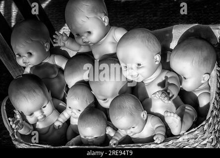 Puppen an einem Schaufenster in Paris. Frankreich. Stockfoto