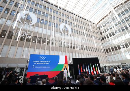 St. Denis. 26. Juli 2023. Tony Estanguet, Vorsitzender des Organisationskomitees Paris 2024, spricht ein Jahr vor der Eröffnungszeremonie der Pariser Olympischen Spiele in Saint-Denis, in der Nähe von Paris, Frankreich, am 26. Juli 2023. Kredit: Gao Jing/Xinhua/Alamy Live News Stockfoto