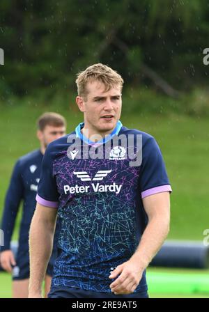 Oriam Sports Centre Edinburgh.Schottland, Großbritannien. 26. Juli 2023. Schottland-Rugby-Team-Training für das berühmte Spiel der Grouse Nations Series gegen Italien am Samstag, den 29. Juli 23. Stafford McDowall (Glasgow Warriors Centre) wird dieses schottische Debüt feiern. Kredit: eric mccowat/Alamy Live News Stockfoto
