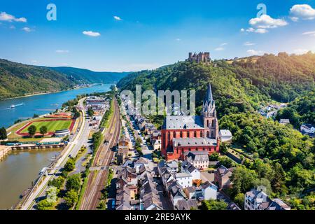 Blick über die Stadt Oberwesel, Oberes Mittleres Rheintal, Deutschland. Oberwesel Stadt und Frauenkirche, Mittelrhein, Deutschland, Rheinland-Pfalz Stockfoto