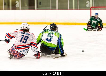 New England Warriors gegen Spaulding Boston Shamrocks beim Hero's Cup Hockey Turnier Stockfoto