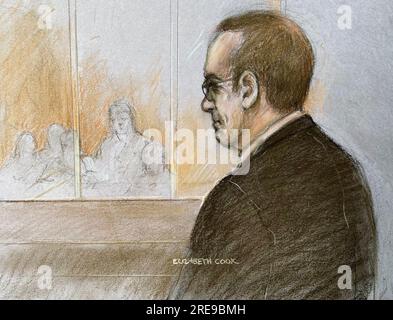 Gerichtskünstlerin von Elizabeth Cook vom Schauspieler Kevin Spacey betrachtet die Jury, nachdem er für unschuldig befunden wurde, vier Männer sexuell angegriffen zu haben, am Southwark Crown Court, London. Bilddatum: Mittwoch, 26. Juli 2023. Stockfoto