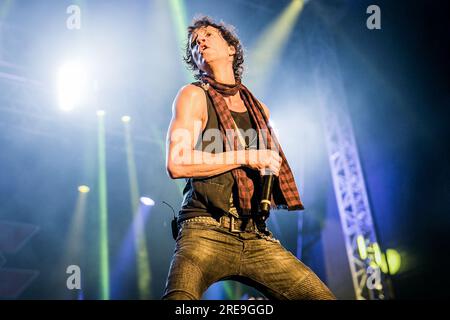 Gary Cherone von Extreme tritt live als Headliner auf der Ramblin man Fair in Kent im Juli 2017 auf Stockfoto