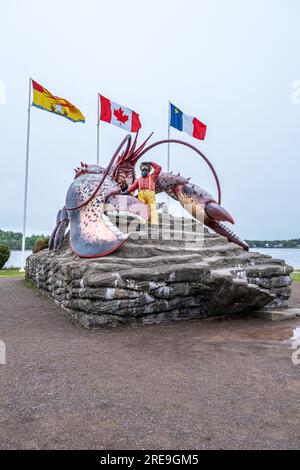 Eine Statue des größten Hummers der Welt ist eine Touristenattraktion, die von der Stadt Shediac New Brunswick in Auftrag gegeben wurde, um ihre Hummerfischerei zu fördern. Stockfoto