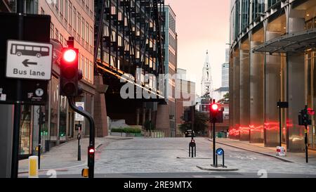Sonnenuntergang über Gebäuden in East London, England. Stockfoto