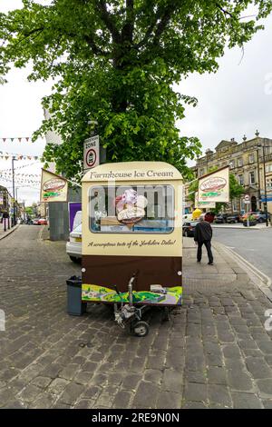 Farmhouse Eiswagen parkt am südlichen Ende der High Street, Skipton, North Yorkshire, England, Großbritannien Stockfoto