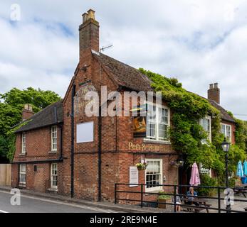 Pen and Perchment - A Greene King Public House - Bridge Foot, Stratford-upon-Avon, Staffordshire, England, Großbritannien Stockfoto