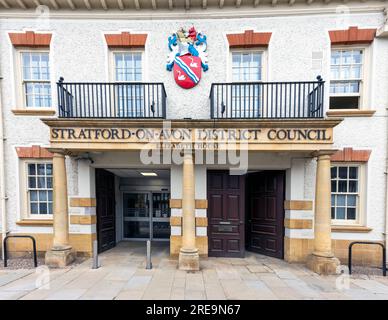 Eintritt zu den büros des stadtrats von Stratford-on-Avon, Elizabeth House, Church Street, Stratford-upon-Avon, Staffordshire, England, Großbritannien Stockfoto