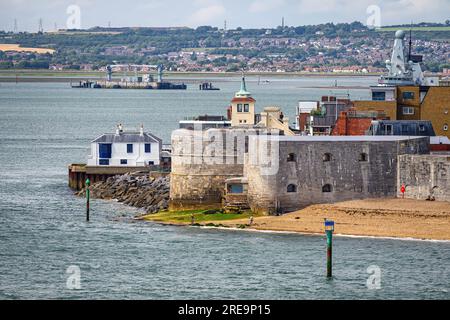 Der runde Turm am Eingang zum Hafen von Portsmouth Stockfoto