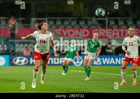 Perth, Aus. 26. Juli 2023. Perth, Australien, Juli 26. 2023: Vanessa Gilles (14 Kanada) gibt den Ball beim FIFA Womens World Cup Group B-Fußballspiel 2023 zwischen Kanada und der Republik Irland im Perth Rectangular Stadium (HBF Park) in Perth, Australien, frei. (NOE Llamas/SPP) Guthaben: SPP Sport Press Photo. Alamy Live News Stockfoto