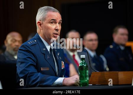 Washington, USA. 26. Juli 2023. Generalleutnant Stephen N. Whiting, nominierter Präsident Bidens zum Befehlshaber des US-Weltraumkommandos, sagt während einer Nominierungsanhörung des Senatsausschusses für die Streitkräfte aus Capitol, in Washington, DC, am Mittwoch, den 26. Juli, 2023. (Graeme Sloan/Sipa USA) Kredit: SIPA USA/Alamy Live News Stockfoto