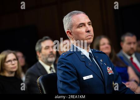 Washington, USA. 26. Juli 2023. Generalleutnant Stephen N. Whiting, nominierter Präsident Bidens zum Befehlshaber des US-Weltraumkommandos, sagt während einer Nominierungsanhörung des Senatsausschusses für die Streitkräfte aus Capitol, in Washington, DC, am Mittwoch, den 26. Juli, 2023. (Graeme Sloan/Sipa USA) Kredit: SIPA USA/Alamy Live News Stockfoto