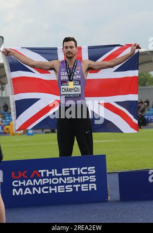 Manchester, England, 8. Juli 2023 Leichtathletik-Meisterschaften in Großbritannien und Probeveranstaltung für die Weltmeisterschaften in Budapest. Long-Jump-Gewinner Jack ROACH (Zentrum) die Veranstaltung fand in der Manchester Regional Arena, England ©GED Noonan/Alamy statt Stockfoto