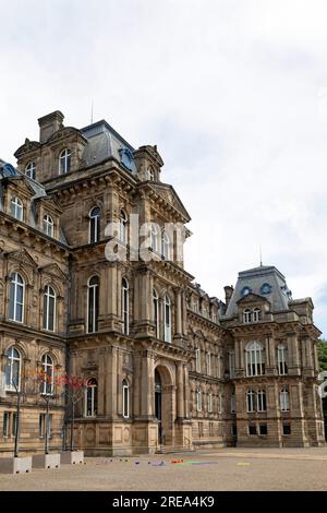 Das Bowes Museum im Barnard Castle im County Durham, England. Das Gebäude wurde von Jules Pellechet entworfen und im Juni 1892 eröffnet. Stockfoto