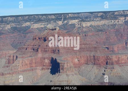 Den Grand Canyon in der Ferne zu sehen Stockfoto