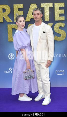 Foto muss gutgeschrieben werden ©Alpha Press 085000 15/06/2023 Katherine Ryan und Ehemann Bobby K Kootstra Greatest Days Premiere in London Stockfoto