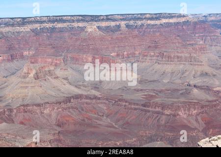 Erstaunliche Schicht nach Schicht aus wunderschönem Felsen im Grand Canyon. Stockfoto