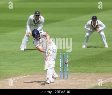 Sam Hain von Warwickshire in Aktion mit dem Schläger, der am 26. Juli 2023 in Birmingham, Großbritannien, während des Spiels LV= Insurance County Championship zwischen Warwi geschlagen wurde Stockfoto