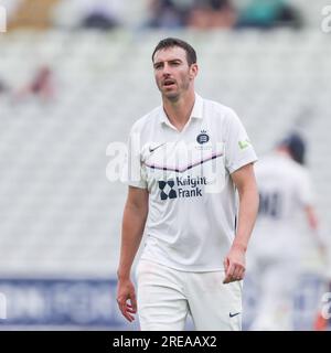 Der Kapitän von Middlesex, Toby Roland-Jones, wurde am 26. Juli 2023 während des Spiels LV= Insurance County Championship zwischen Warwickshire in Birmingham, Großbritannien, aufgenommen Stockfoto
