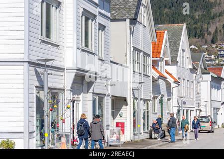 Holzgebäude aus dem 19. Jahrhundert im Stadtzentrum, Eidsgata, Nordfjordeid, Vestland County, Norwegen Stockfoto