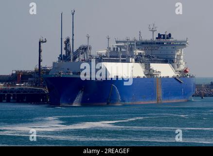 AJAXNETPHOTO. MAI 2023. DUNKERQUE, FRANKREICH. - LNG-TRÄGER IM HAFEN - DER FLÜSSIGERDGASTRÄGER ELISA LARUS HAT AM ENTLADETERMINAL VERTÄUT. FOTO: JONATHAN EASTLAND/AJAX REF:M1X 230805 5030149 Stockfoto