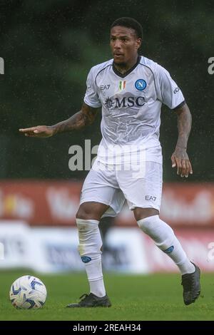 Michael Folorunsho von SSC Napoli in Aktion während des Vorsaison-freundlichen Fußballspiels zwischen SSC Napoli und SPAL. Das Spiel endete mit 1-1 Gleichstand. Stockfoto