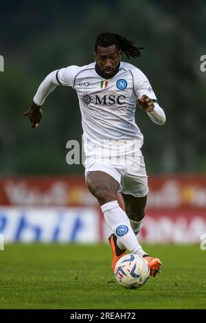 Andre Zambo Anguissa von SSC Napoli in Aktion während des saisonfreundlichen Fußballspiels zwischen SSC Napoli und SPAL. Das Spiel endete mit 1-1 Gleichstand. Stockfoto