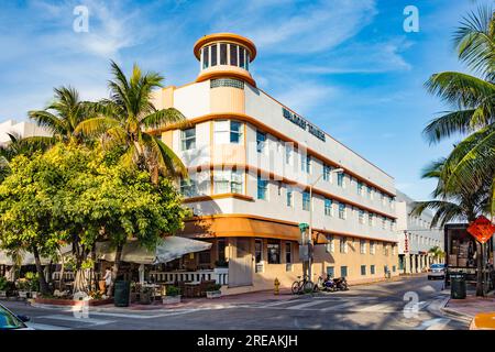 Miami, USA - 20. August 2014: Fassade des waldorf Towers Hotels im. Berühmtes Art déco-Hotel am Ocean Drive, South Beach, Miami. Stockfoto