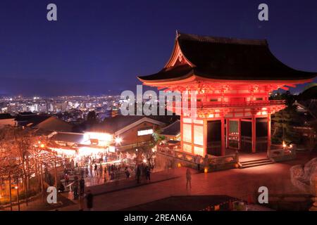 Kiyomizu-Tempel im Herbstlaub Stockfoto